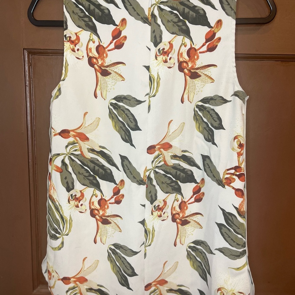 Aritzia Babaton // Weiland Sleeveless Blouse // Size XS - Picture 9 of 9